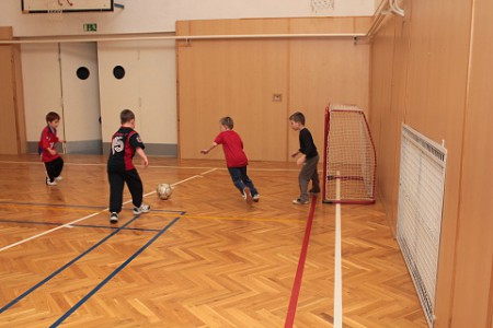 Trénink dětí v tělocvičně 2011 (14)